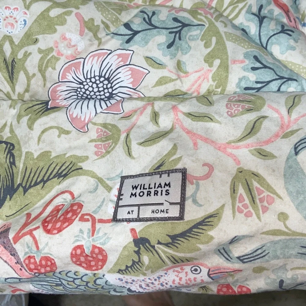 Like new William Morris Strawberry Thief queen  comforter